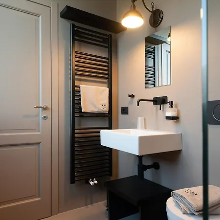 Al Castello - Pool - Direkte Seefront - 12 Gaeste - 4sz - 4 Baeder בית נופש