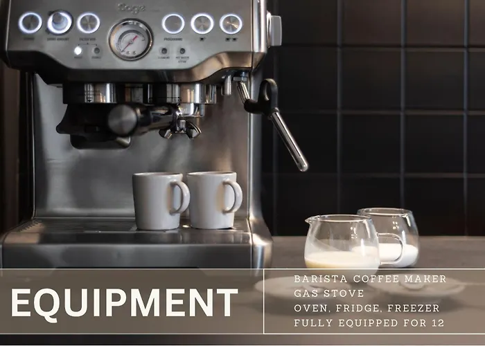 Holiday home Al Castello - Pool - Direkte Seefront - 12 Gaeste - 4sz - 4 Baeder *