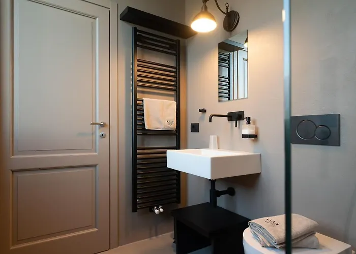 Al Castello - Pool - Direkte Seefront - 12 Gaeste - 4sz - 4 Baeder Holiday home