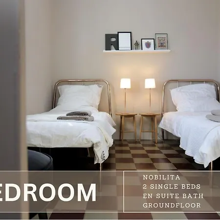 Al Castello - Pool - Direkte Seefront - 12 Gaeste - 4sz - 4 Baeder Vakantiehuis *