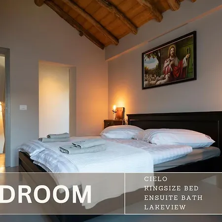 Vakantiehuis Al Castello - Pool - Direkte Seefront - 12 Gaeste - 4sz - 4 Baeder