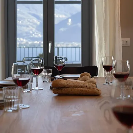 Al Castello - Pool - Direkte Seefront - 12 Gäste - 4sz - 4 Bäder Vakantiehuis Rezzonico